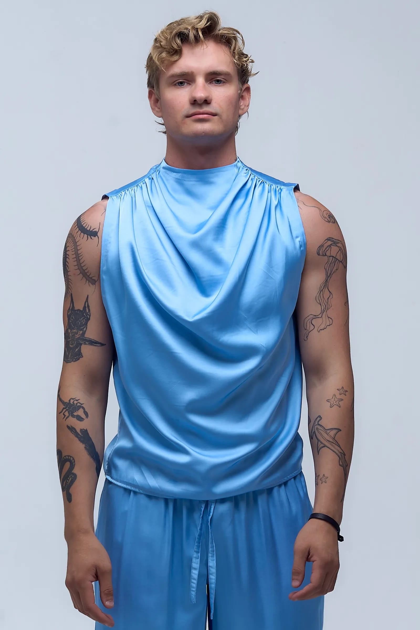 TOP WITH DRIP IS BLUE